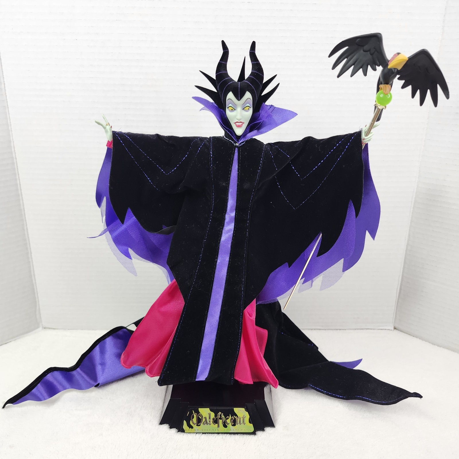 Disney Sleeping Beauty 40th Anniversary Maleficent Villains Collection 20990