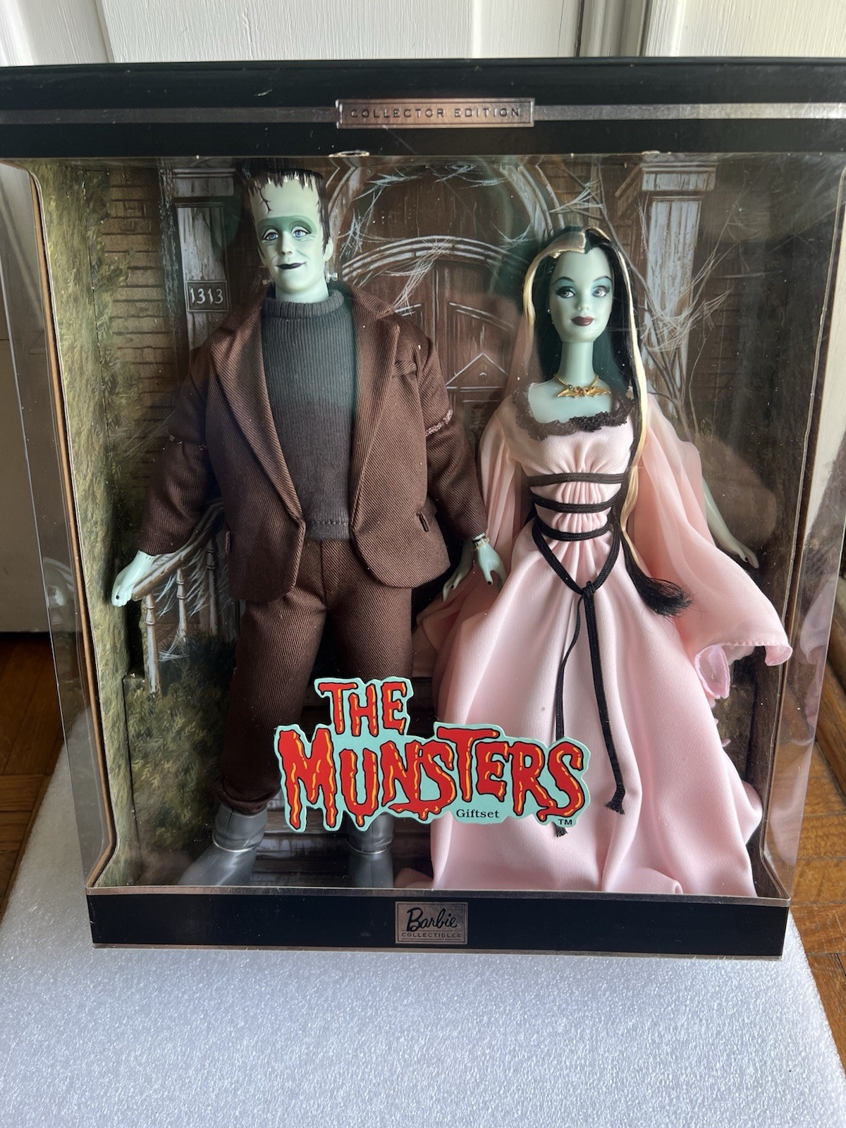 The Munsters Giftset Barbie & Ken Collector Edition 2001 Barbie Collectible Doll
