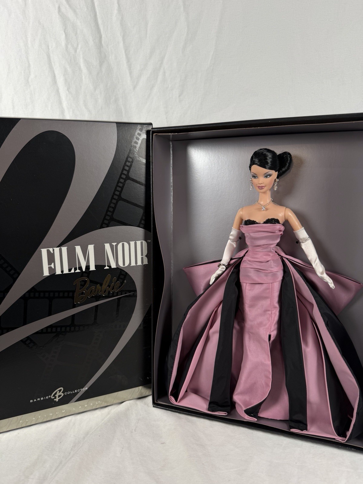 FILM NOIR BARBIE 2006 Convention PLATINUM LABEL Brunette Limited Edition