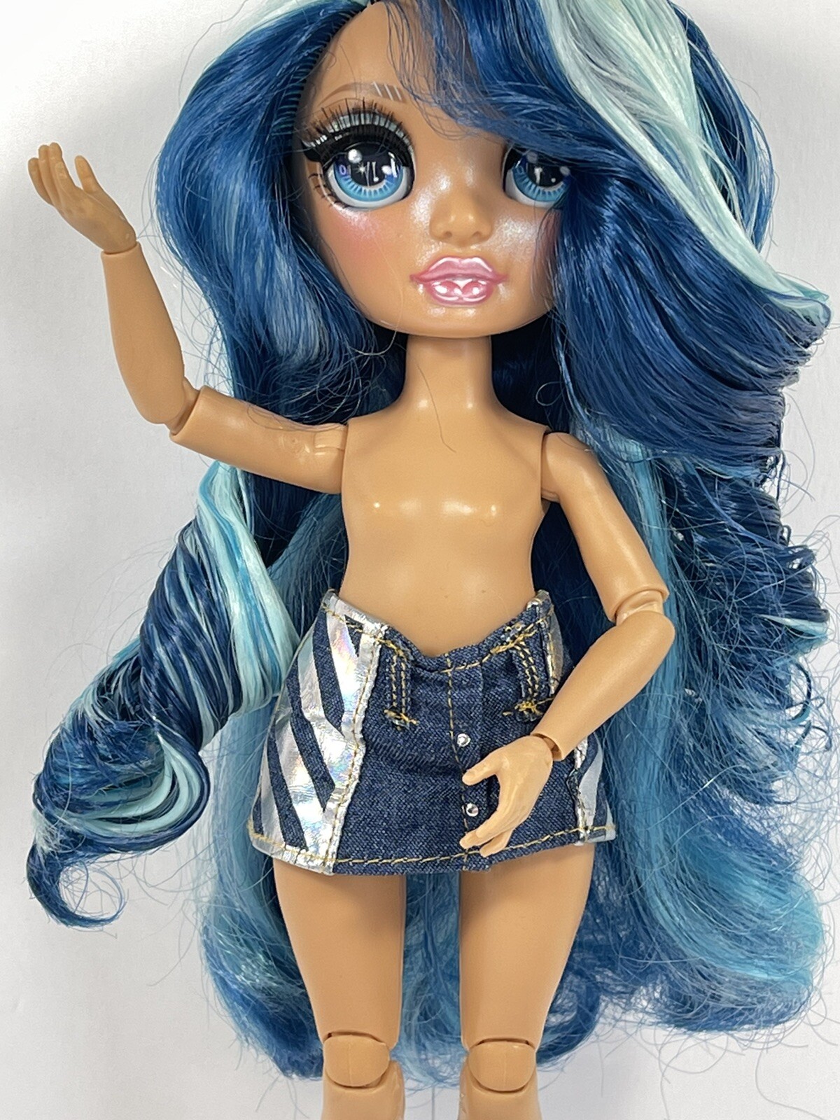 Rainbow High Skylar Bradshaw Series 1 Fashion Doll Blue Hair Shoes Skirt