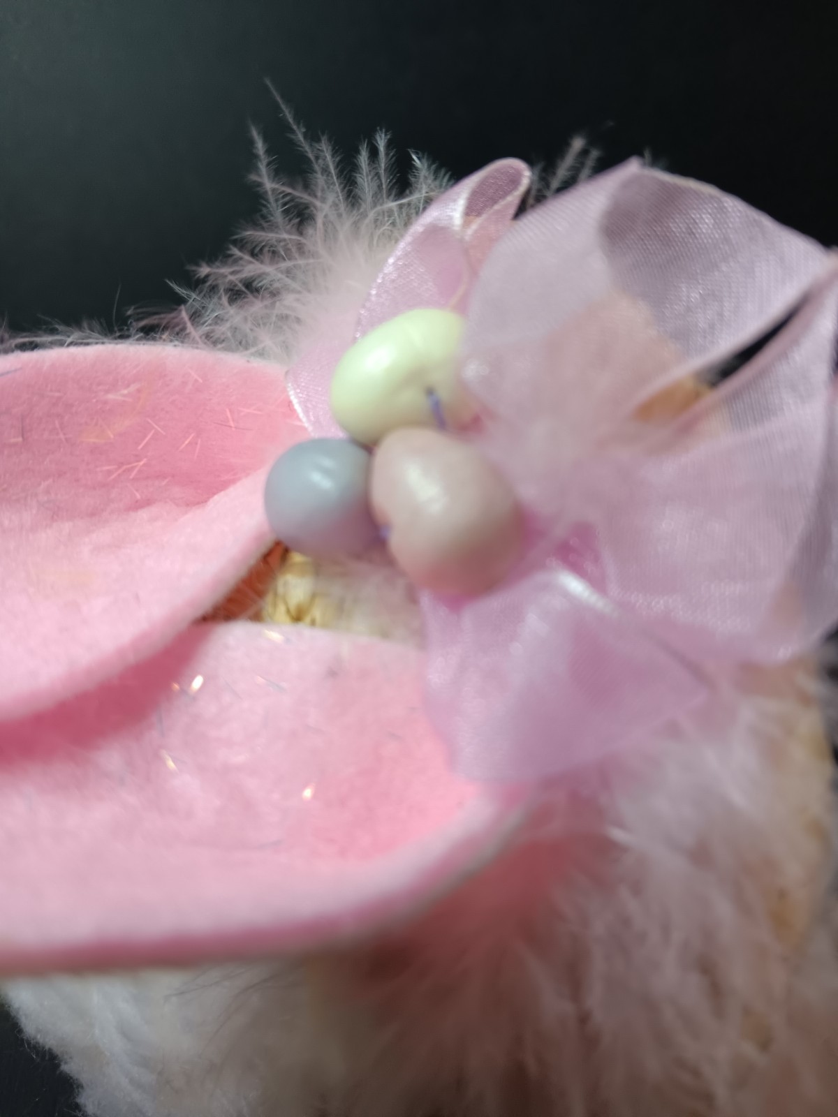 2005 ANNALEE SPRING BUNNY W/ NEST EGG HAT & PINK BOA 7″ H