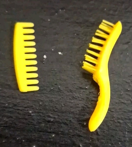 Hasbro 1967 Dolly darlings school days doll outfit brush comb