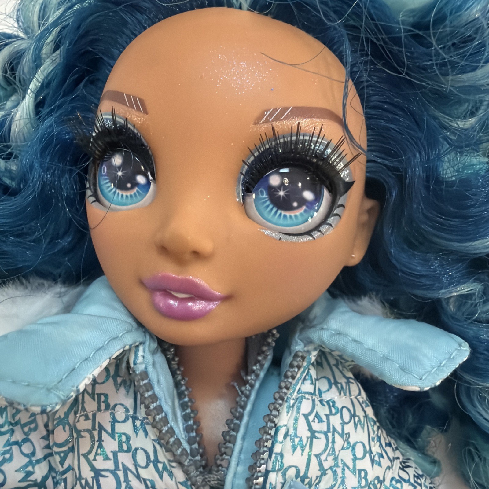 Rainbow High Blue Doll Skylar Bradshaw Winter Break Snowboard & accessories EUC