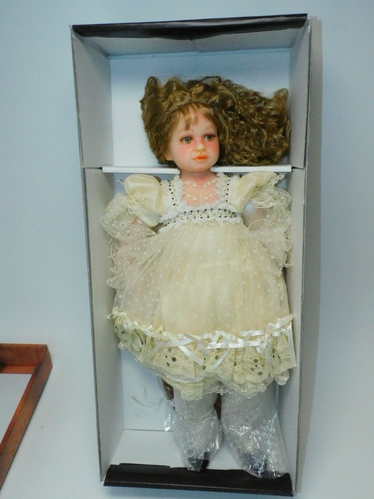 “NATHALIE” CHRISTINE ET CECILE MUNDIA REVE DE PORCELAINE DOLL “496 OF 1000” RARE