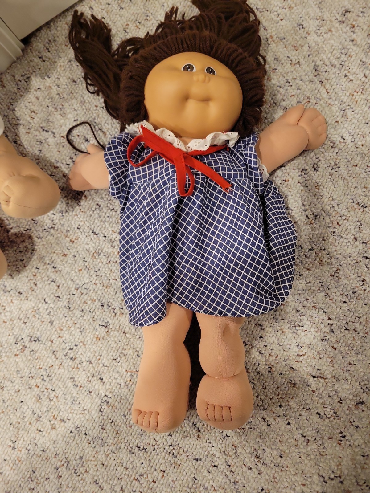 2 VTG 1978-1982 CABBAGE PATCH KIDS DOLLS BROWN Hair Blues Eyes Dark BROWN Eyes