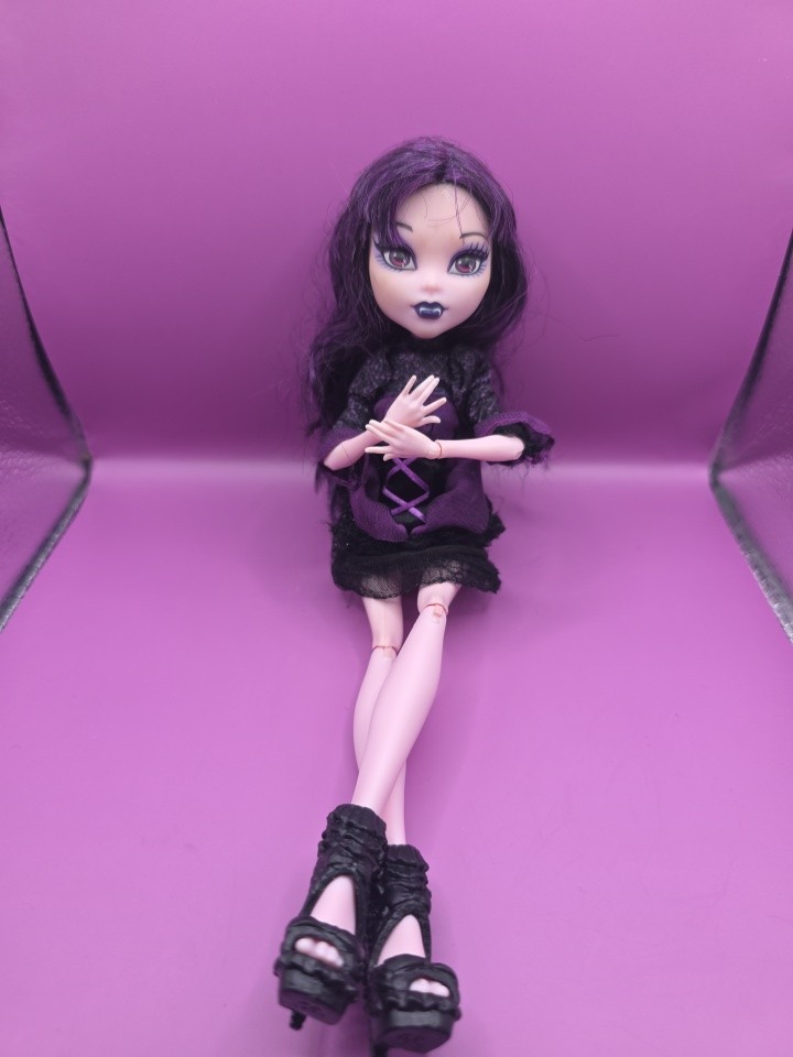Monster High Elissabat Frights Camera Action doll mattel soft hair earrings