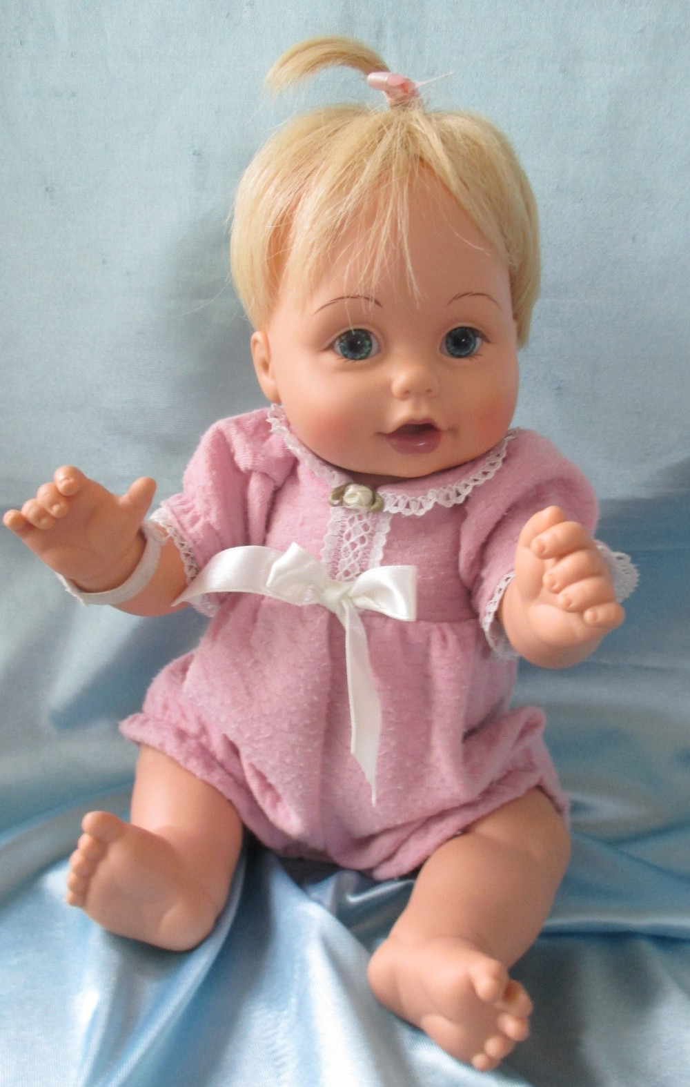 Vintage 1995 Playmates Baby So Beautiful Doll Newborn Blonde Hair Blue Eyes