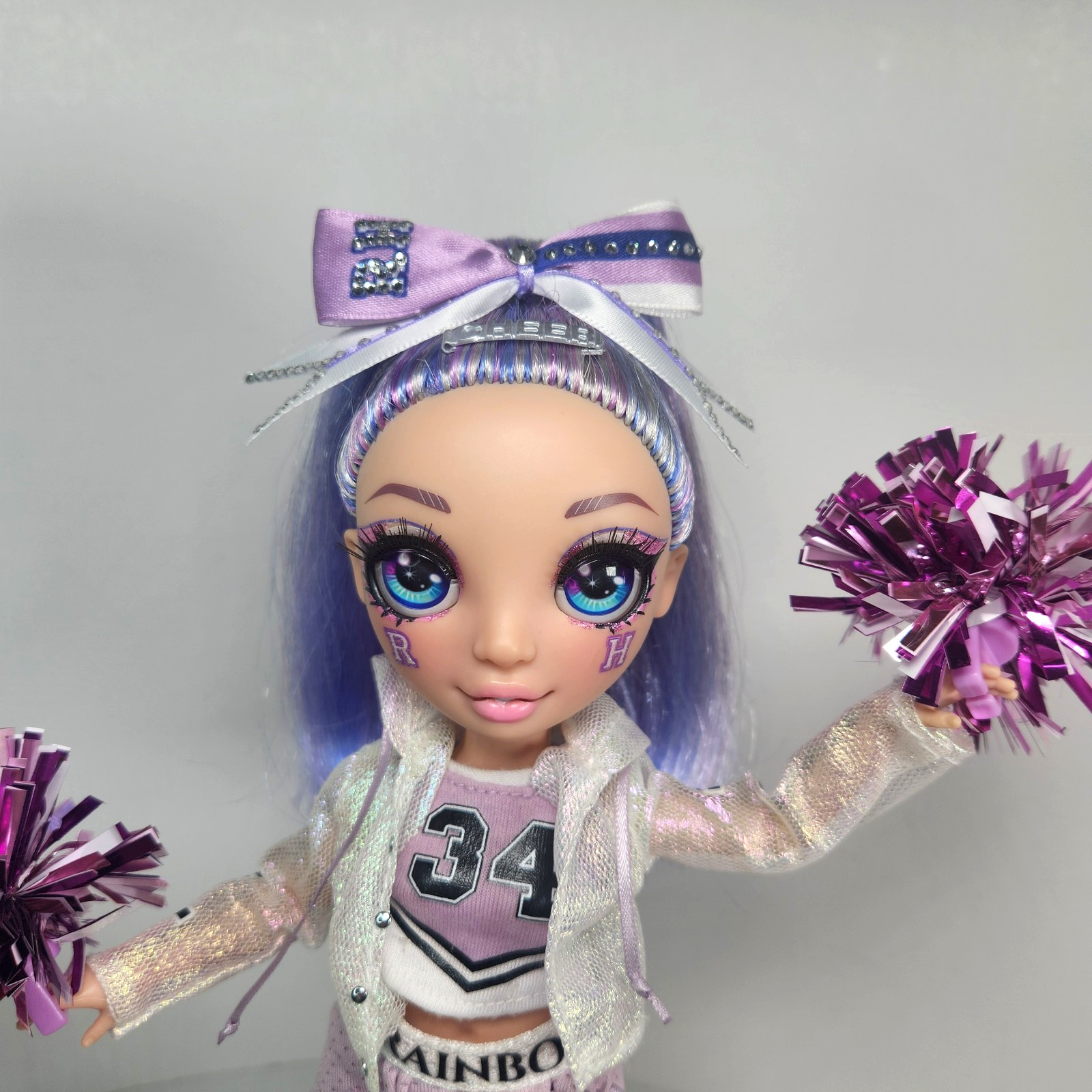 Rainbow High Cheerleader Violet Willow Doll w/ Outfit & Cheer Pom Poms READ