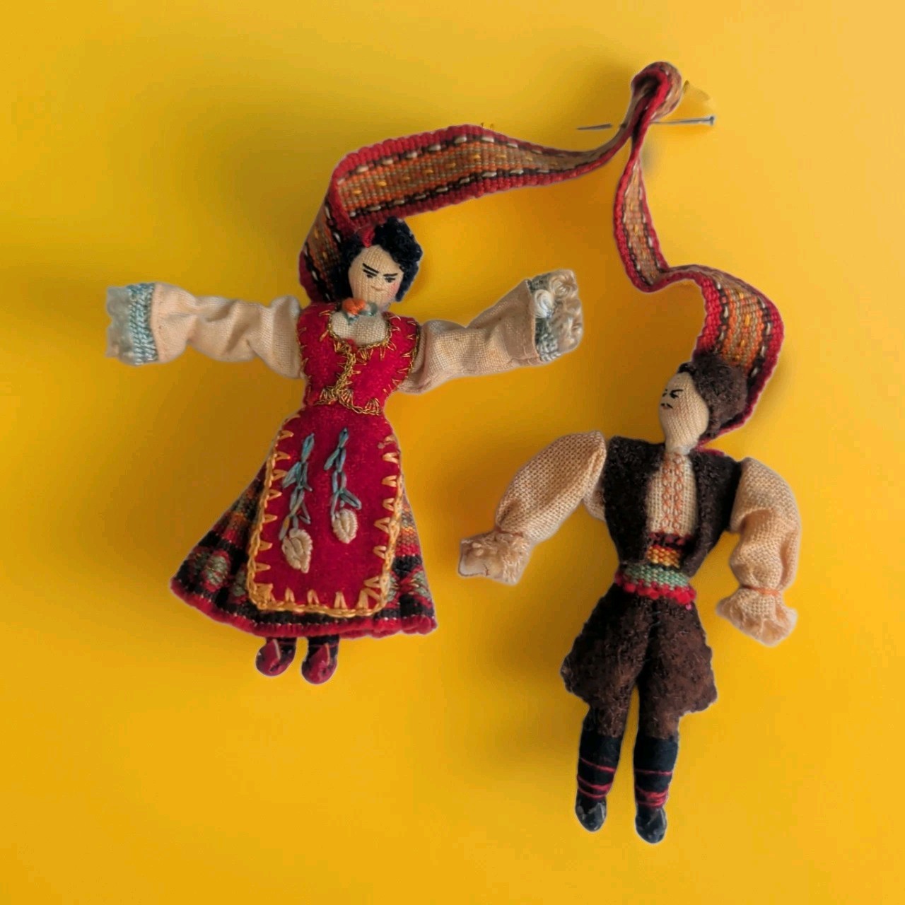 Vintage Yugoslavian Folk Art Dolls Pair Miniature Cloth Souvenir Costumes 3″