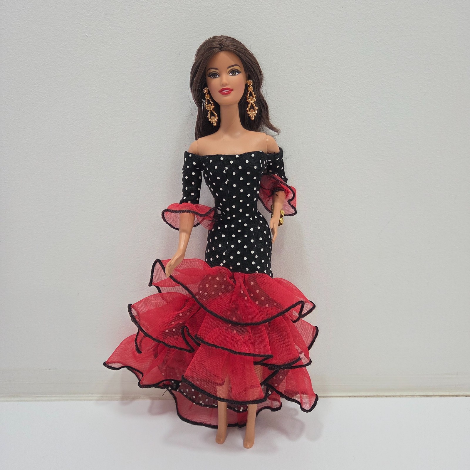 SPAIN BARBIE DOLL DOLLS OF THE WORLD PASSPORT 2012 MATTEL X8421