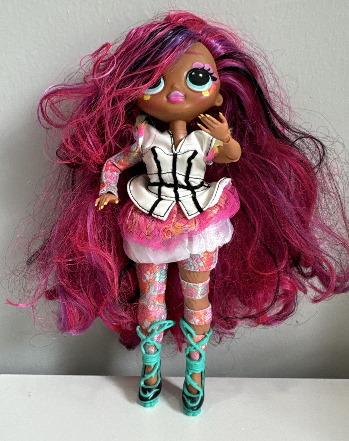 LOL Surprise OMG Queens Miss Divine Tomy Models Doll W/ Outfit & Shoes 10” Tall