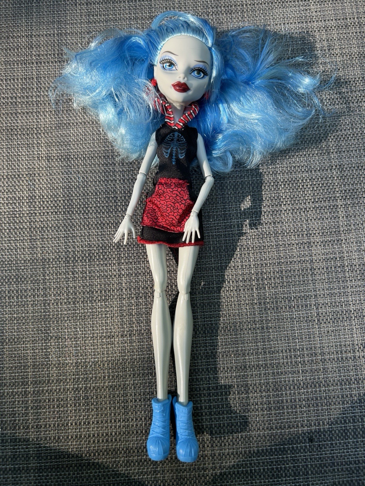 Monster High 11″ Doll GHOULIA YELPS SCARIS PARIS CITY OF FRIGHTS