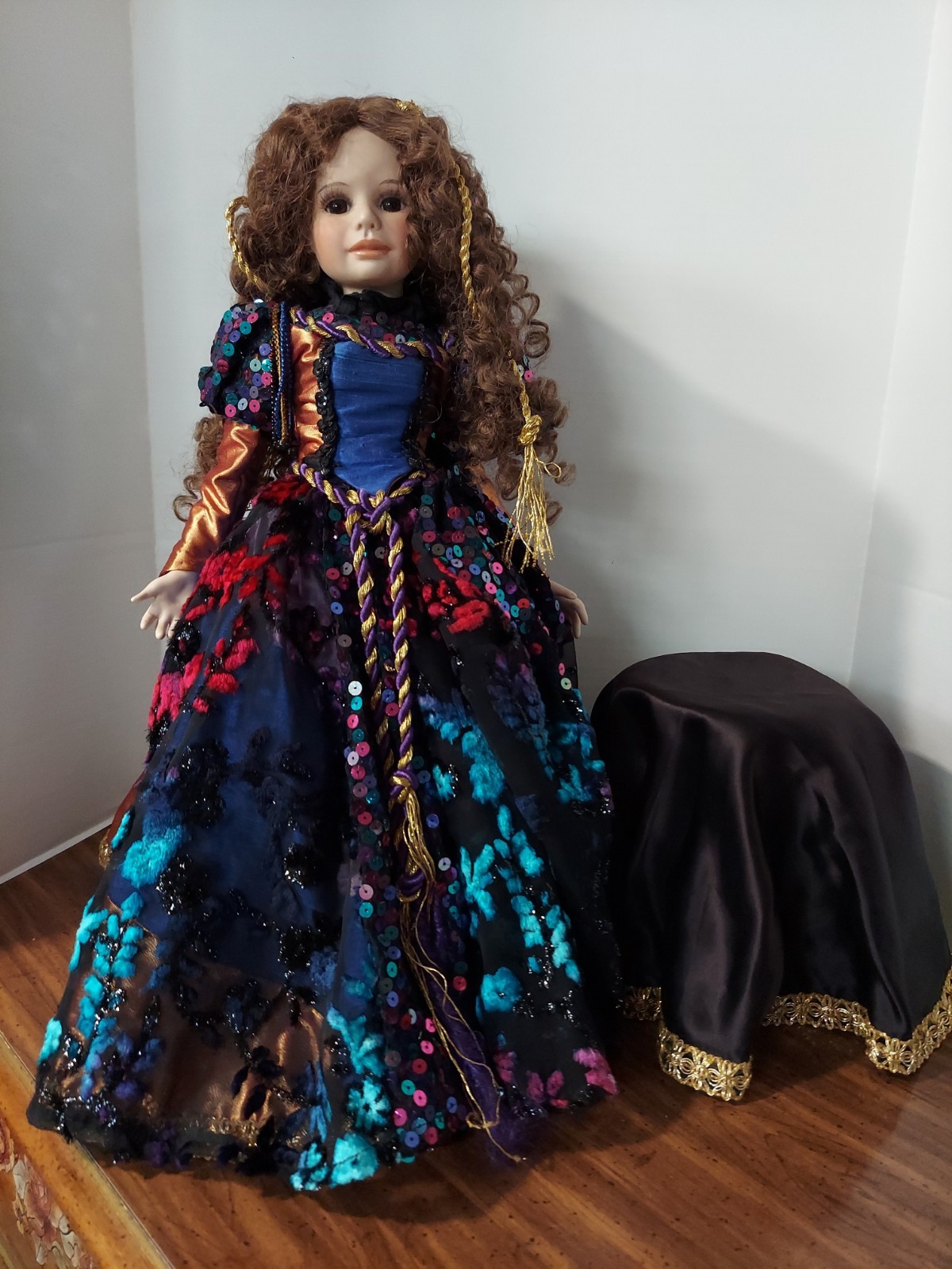 Dolls by Jerri McCloud “Fortune Teller” 20 in #9235 Solid Porcelain 1992 w/table