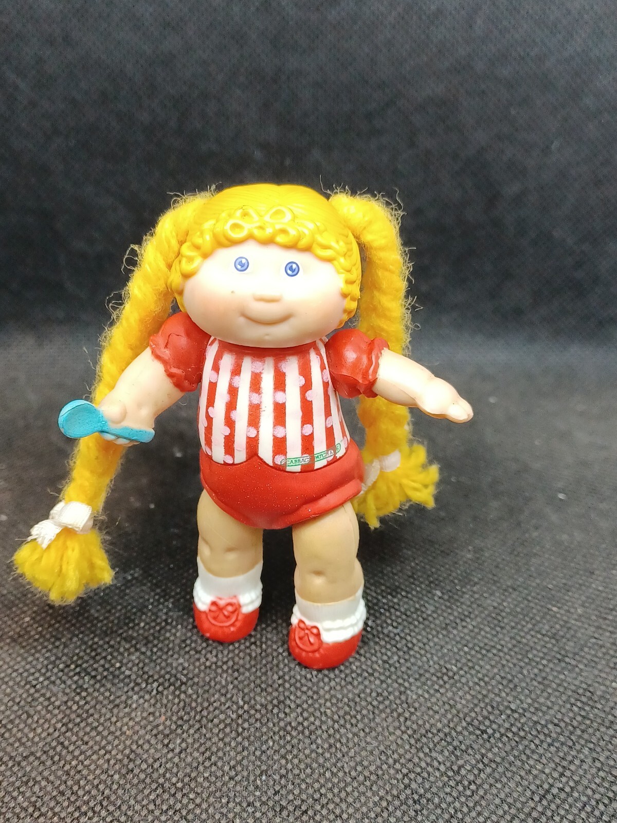 1984 OAA Cabbage Patch Kids Poseable 3.5 in Figure w/Spoon Blonde Pigtails Red