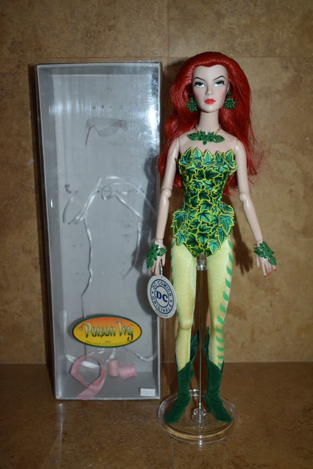 Madame Alexander X DC COMICS LIMITED EDITION 17″ DOLL FIGURE BATMAN POISON IVY