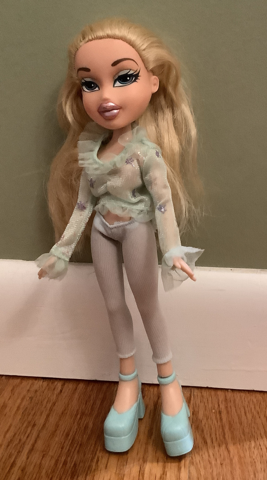 Bratz FLAUNT IT Cloe Doll with Clothes Shoes MGA 2001