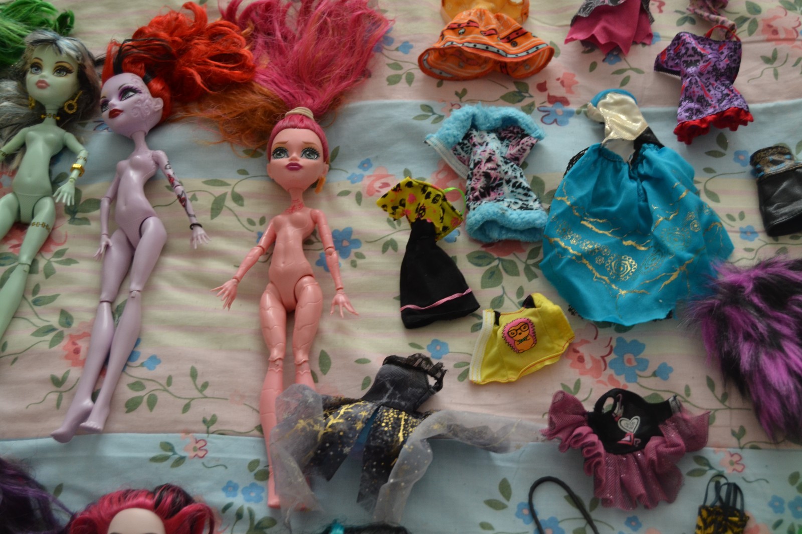 Bundle 14 x Mattel Monster High Dolls Clawdeen Skelita Cleo Venus & Accessories