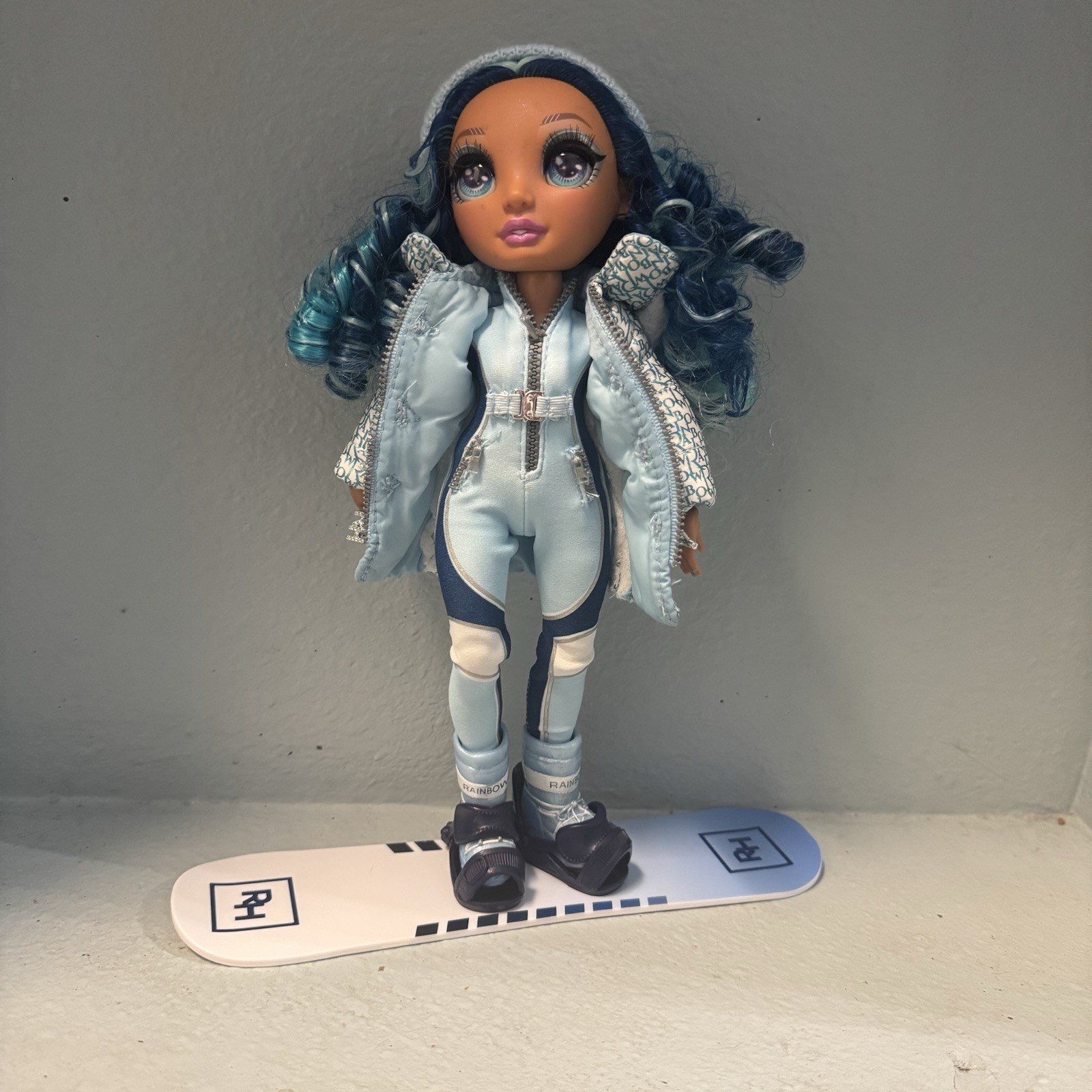 Rainbow High Blue Doll Skylar Bradshaw Winter Break Snowboard