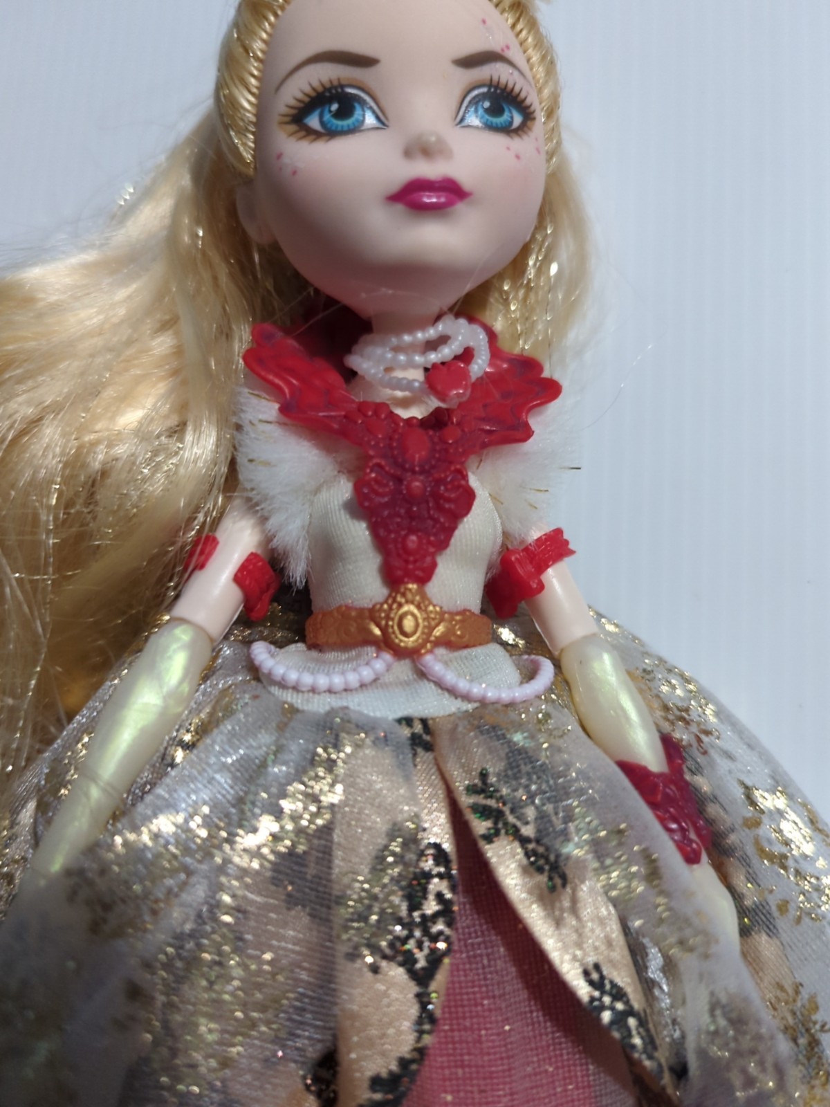 Ever After High Apple White Thronecoming Doll