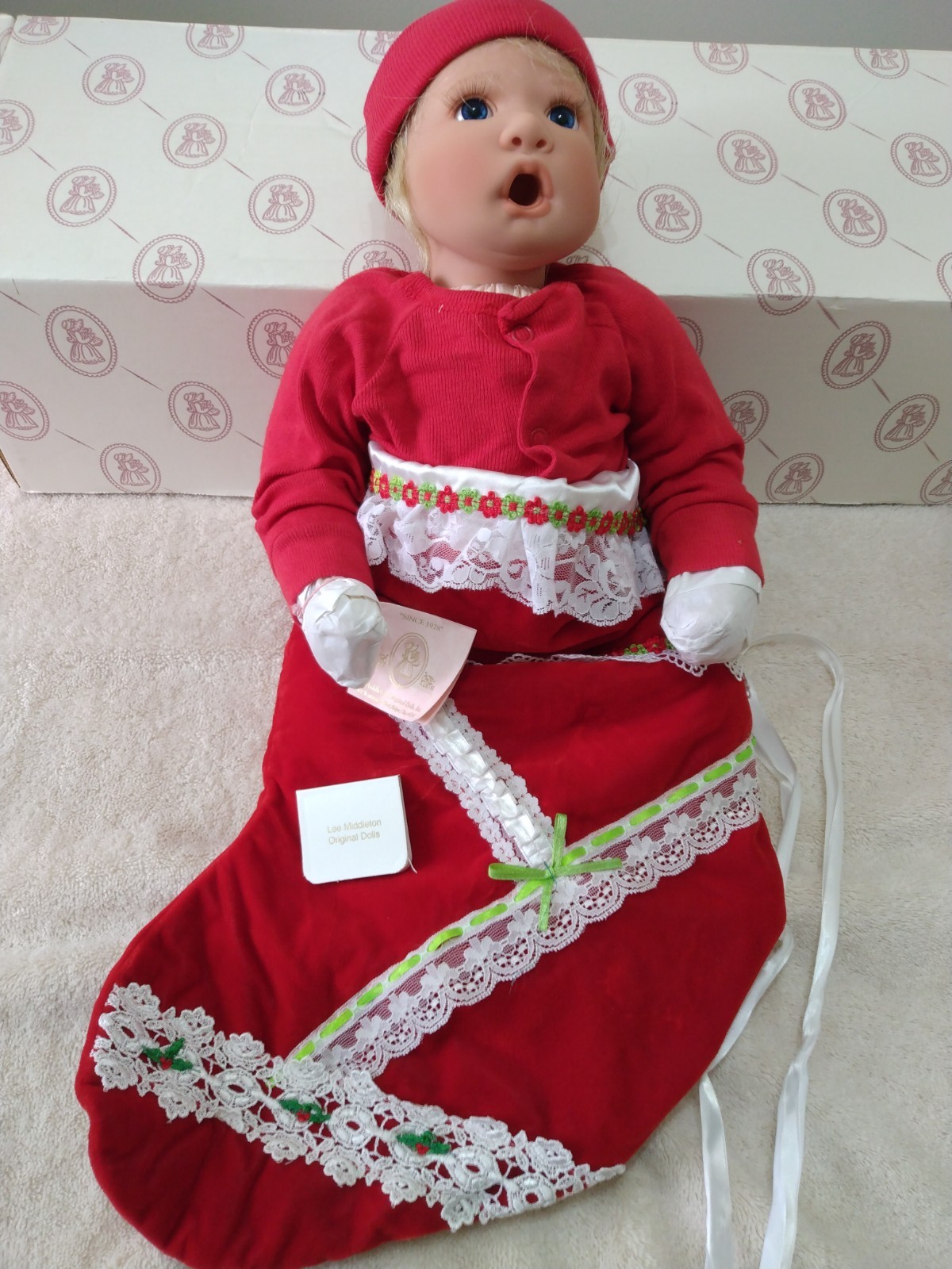 Lee Middleton Original First Born Awake Christmas Surprise Red Doll – FBOE-CSR