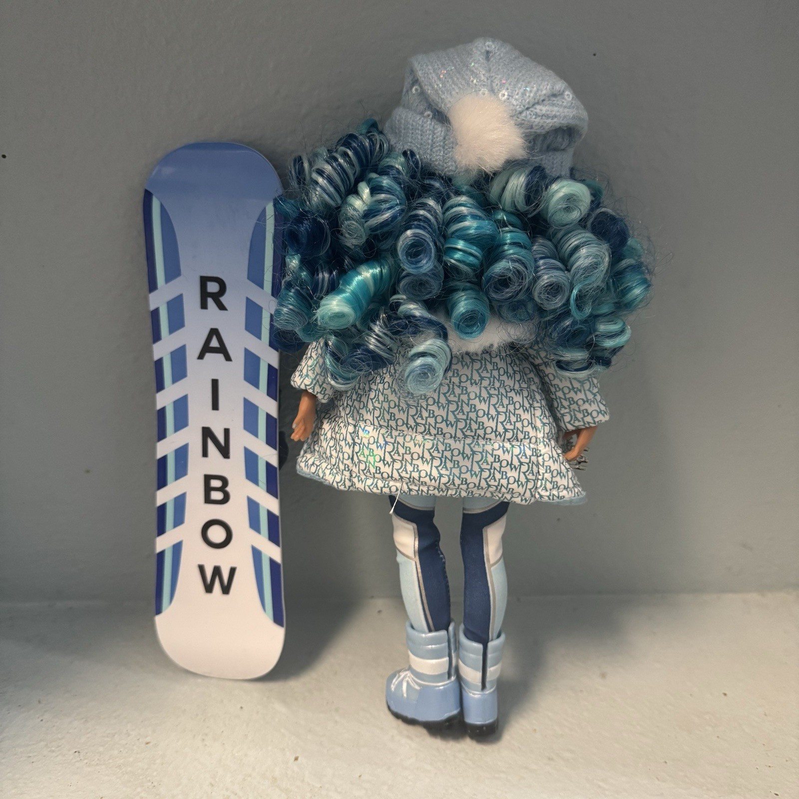 Rainbow High Blue Doll Skylar Bradshaw Winter Break Snowboard