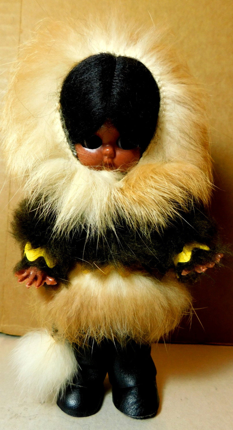 Unbranded~Vintage Collectible Fur & Leather 7″ H Eskimo Doll Blinking Eyes