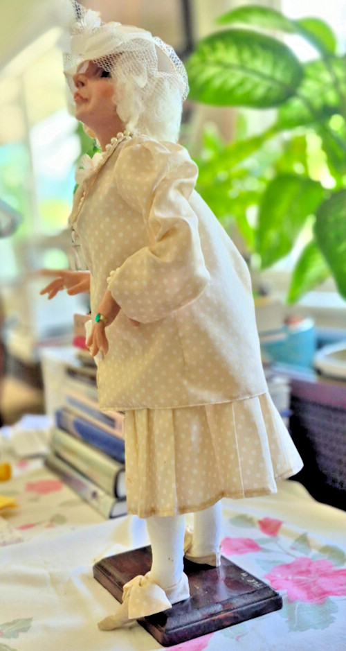 Artistan made Doll, Signed & dated 1999 – 22 inches tall – Classy one-of-a-kind
