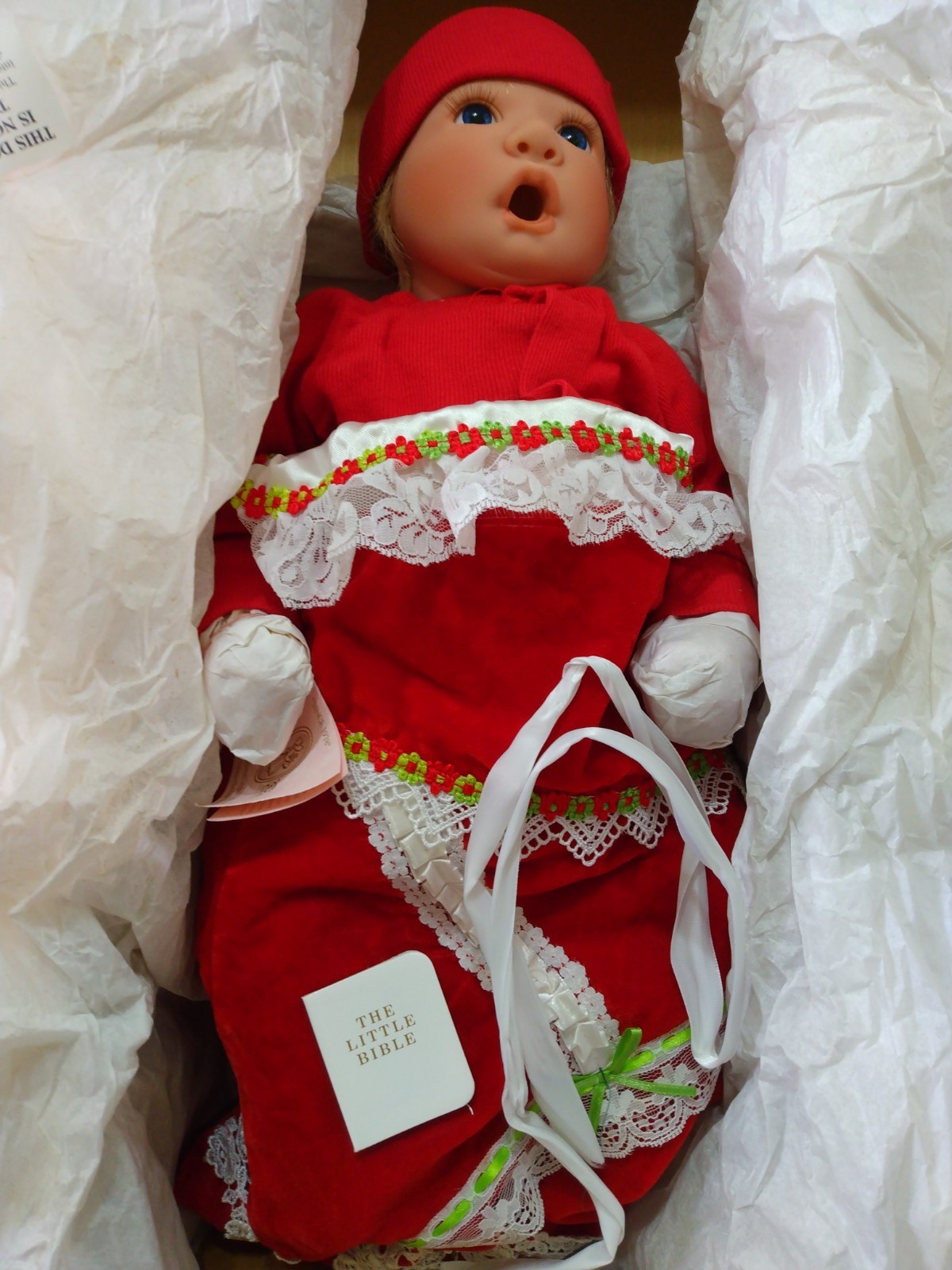 Lee Middleton Original First Born Awake Christmas Surprise Red Doll – FBOE-CSR