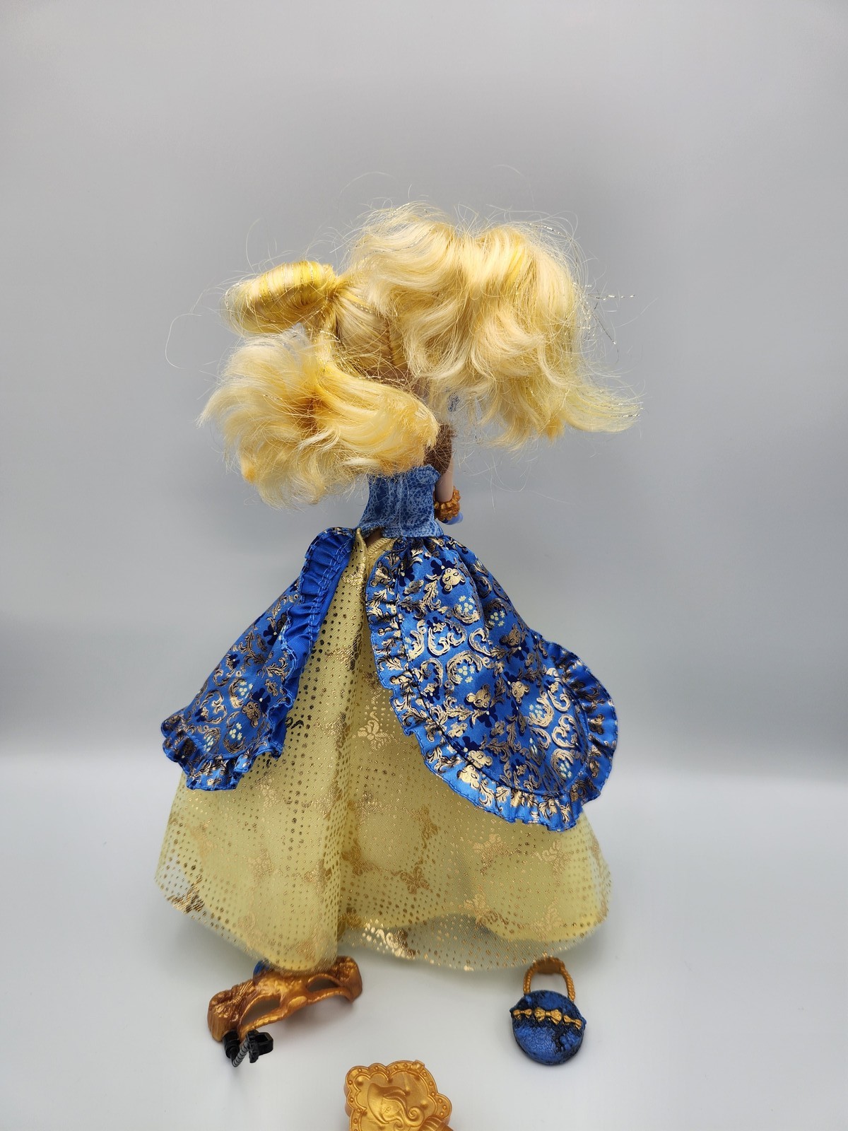Blondie Lockes doll Thronecoming Ever After High mask brush bag D1