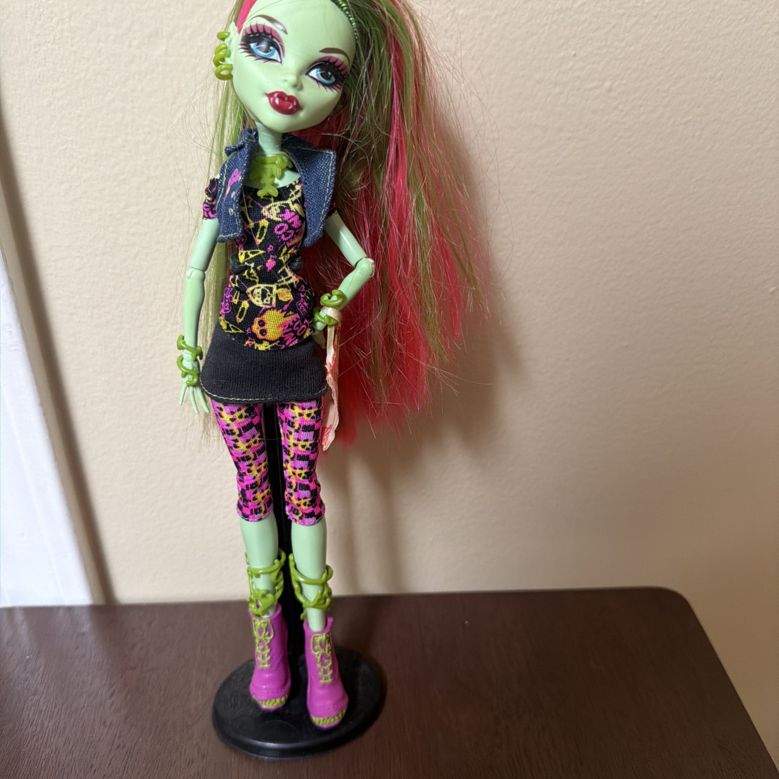Mattel Monster High First Wave Venus McFlytrap Doll with Stand