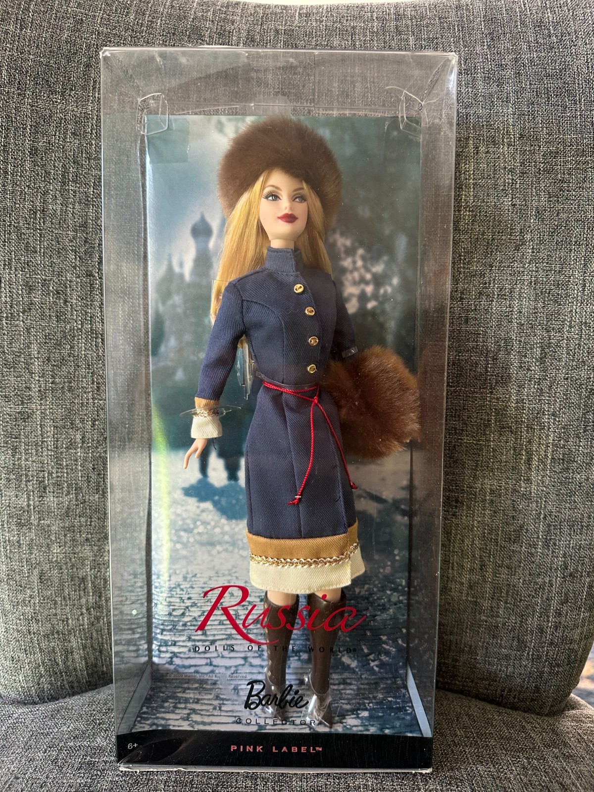 2009 Russia Barbie Dolls of the World Pink Label Mattel #R4488 NRFB New