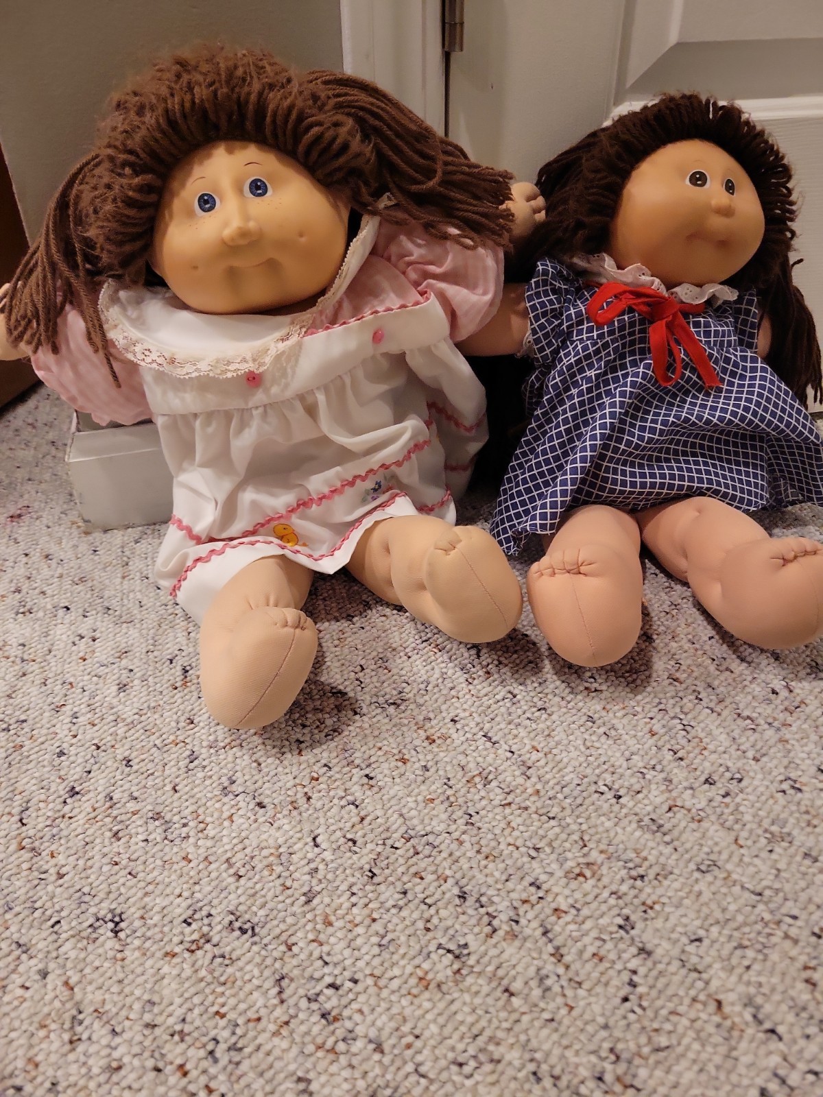 2 VTG 1978-1982 CABBAGE PATCH KIDS DOLLS BROWN Hair Blues Eyes Dark BROWN Eyes