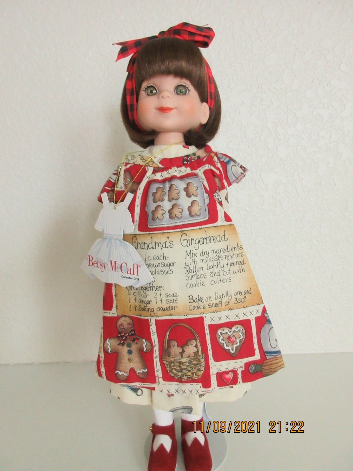 BETSY MCCALL (MAKING GINGER BREAD) BY ROBERT TONNER (RARE & RETIRED)