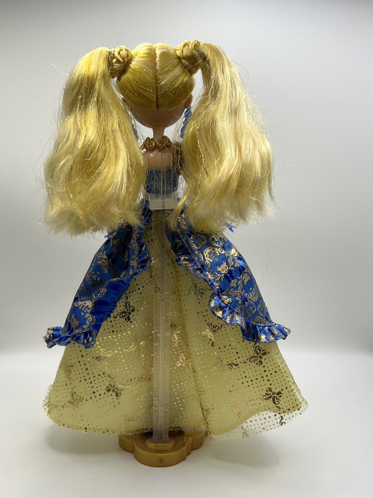 Ever After High Blondie Lockes Thronecoming