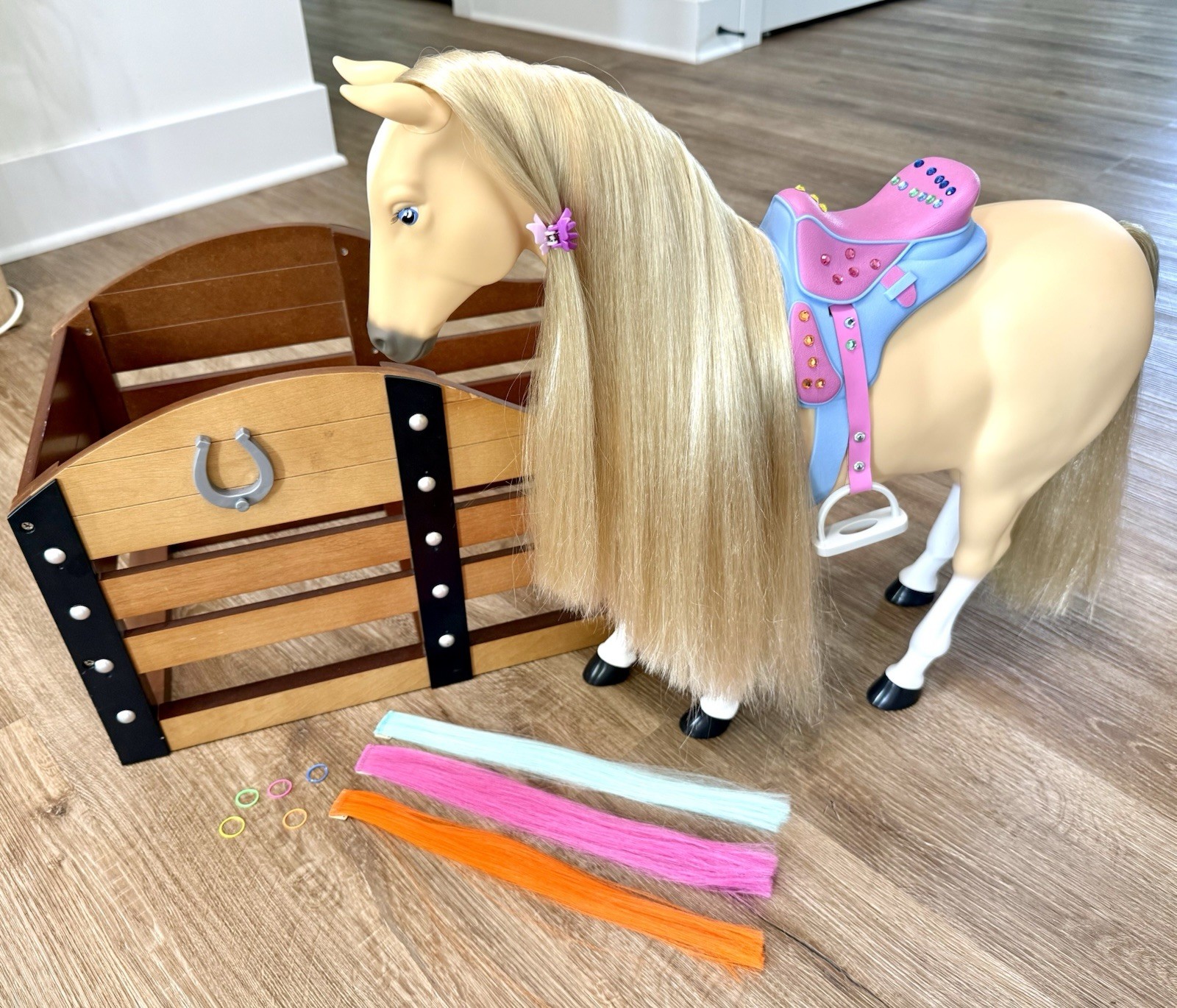 American Girl Lila’s Hollyhock Horse + Accessories & Wooden Horse Stable -NICE!
