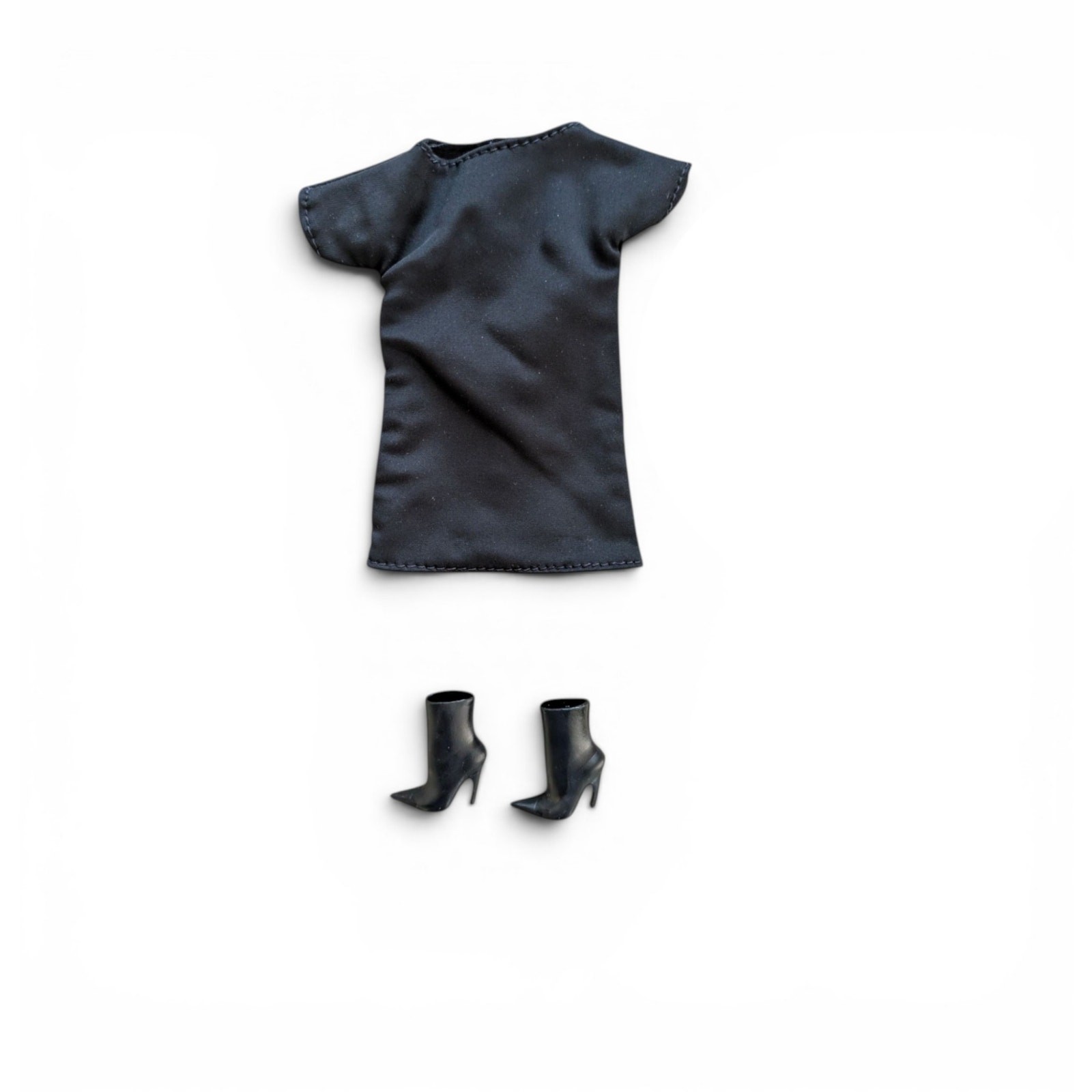 2025 Model 01 Barbie Basics Outfit Black Dress Boots and Earrings JBH72 No Doll
