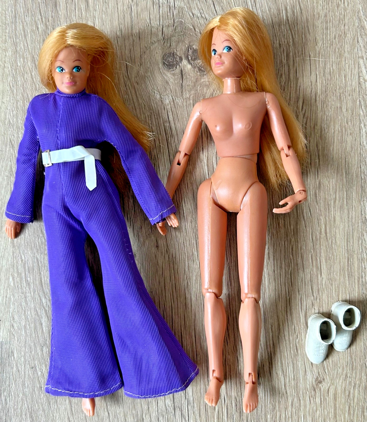 Lot of 2 MEGO Vintage 1972 DINAH -MITE Jointed Doll 8″ Action Figure & Outfit