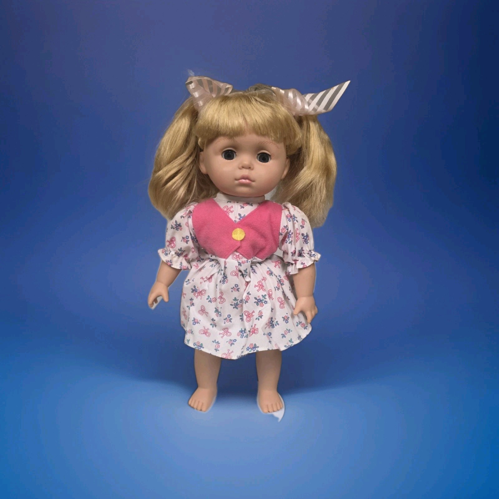 MADAME ❤️️ ALEXANDER Doll Co 14” Blonde Vinyl 1999 Pigtails Sleepy Eyes w STAND