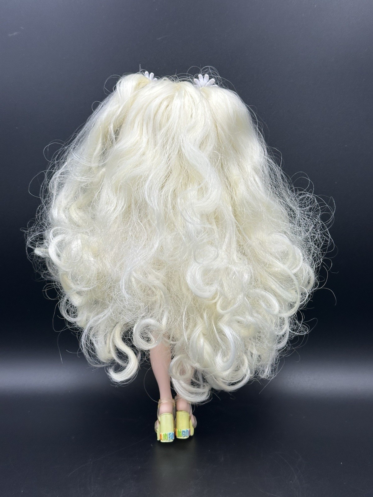 Rainbow High Delilah Fields Buttercup Yellow Doll Albinism Earrings Bracelet