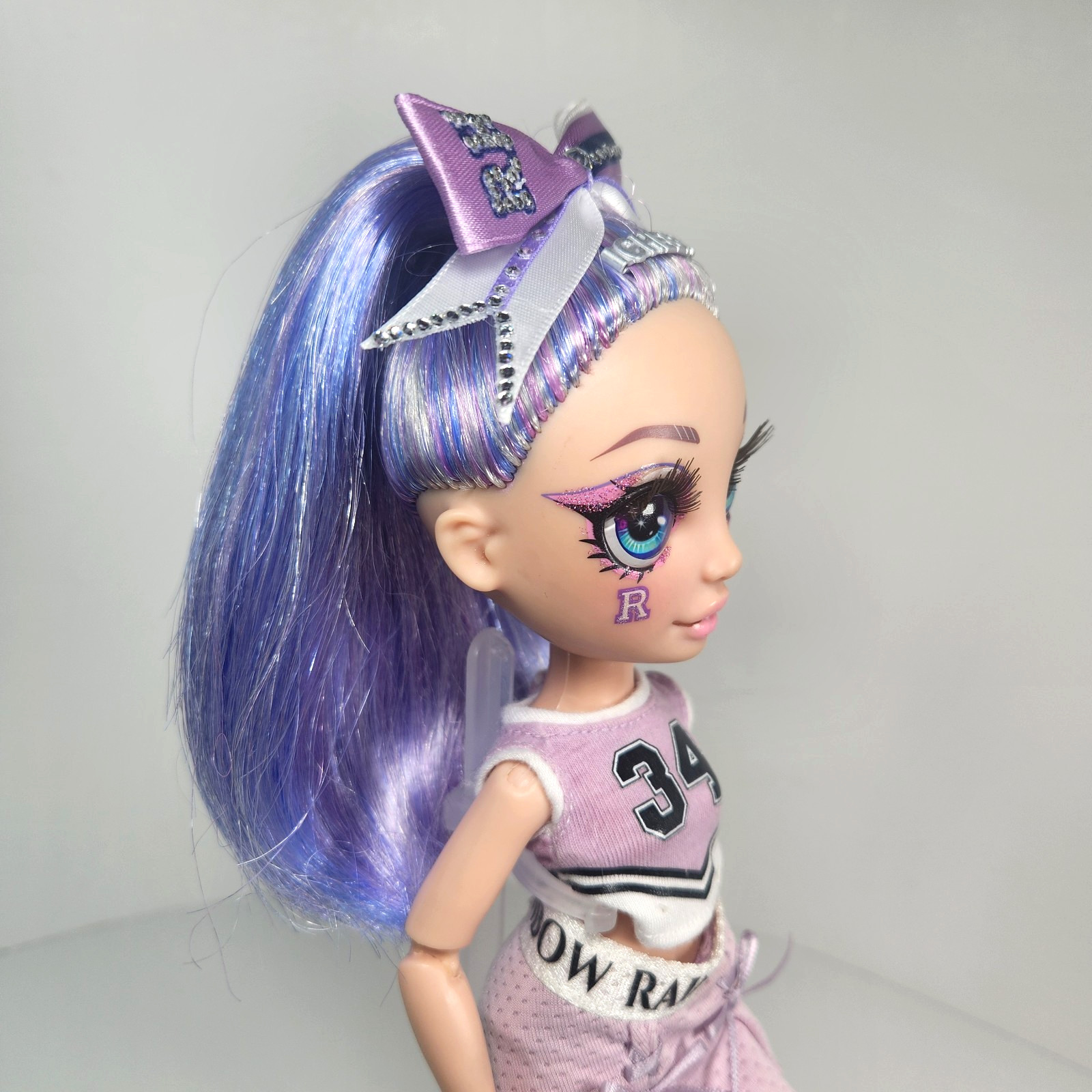 Rainbow High Cheerleader Violet Willow Doll w/ Outfit & Cheer Pom Poms READ