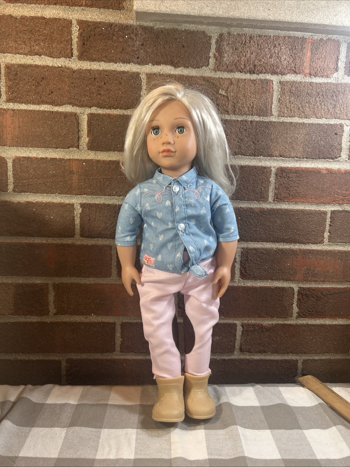Our Generation 18” Doll Yanira Silver Blonde Hair Green Eyes Freckles w/Outfit