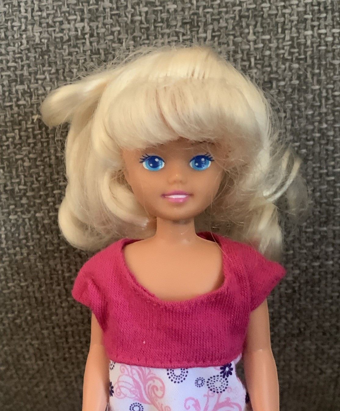 Unimax 1996 Stacie Clone Doll Bendable Posable Legs Blonde Blue Eyes Outfit