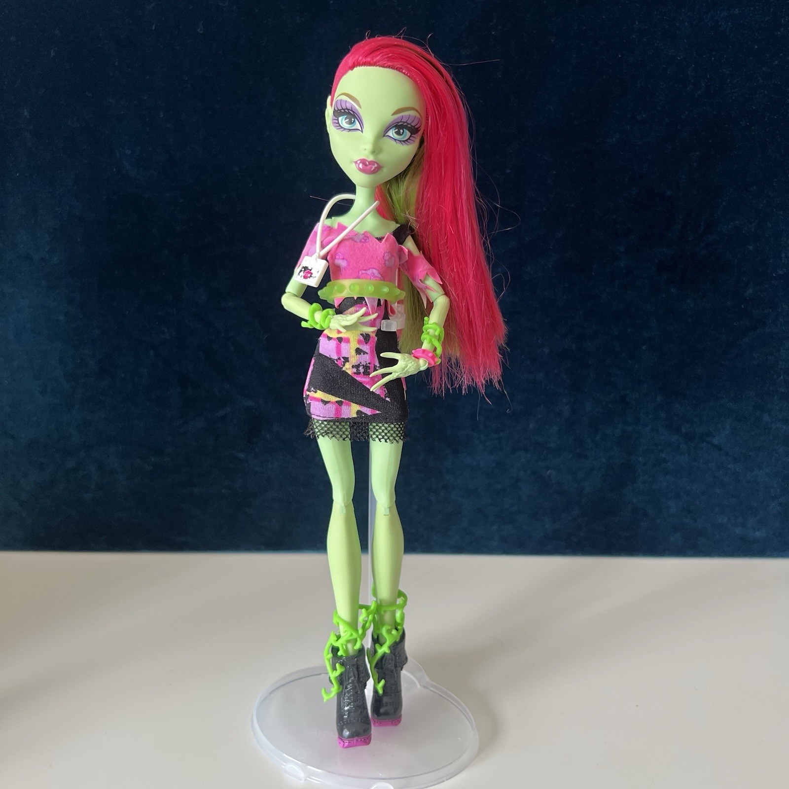 Mattel Monster High Venus McFlytrap Doll Music Festival Missing Earring
