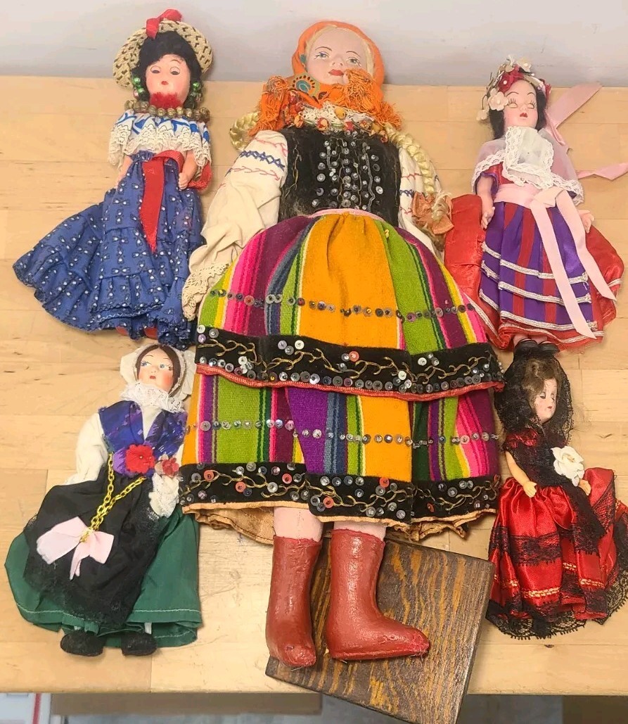 Vintage Lot of 5 European Traditional Costume Souvenir Dolls (T12)