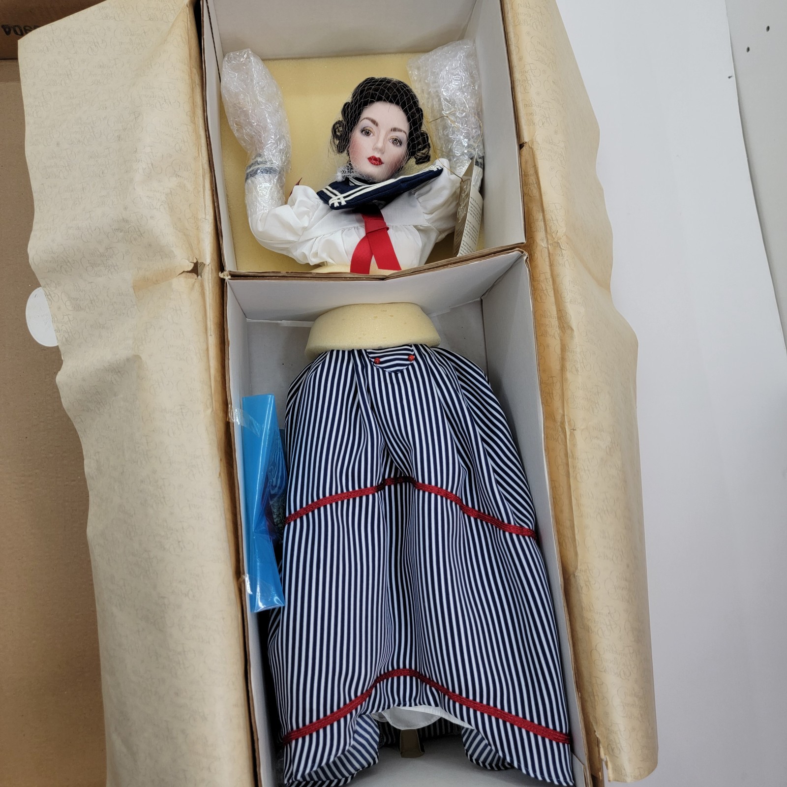 NIB Franklin Heirloom Doll Day at the Beach Gibson Girl 22″ porcelain doll