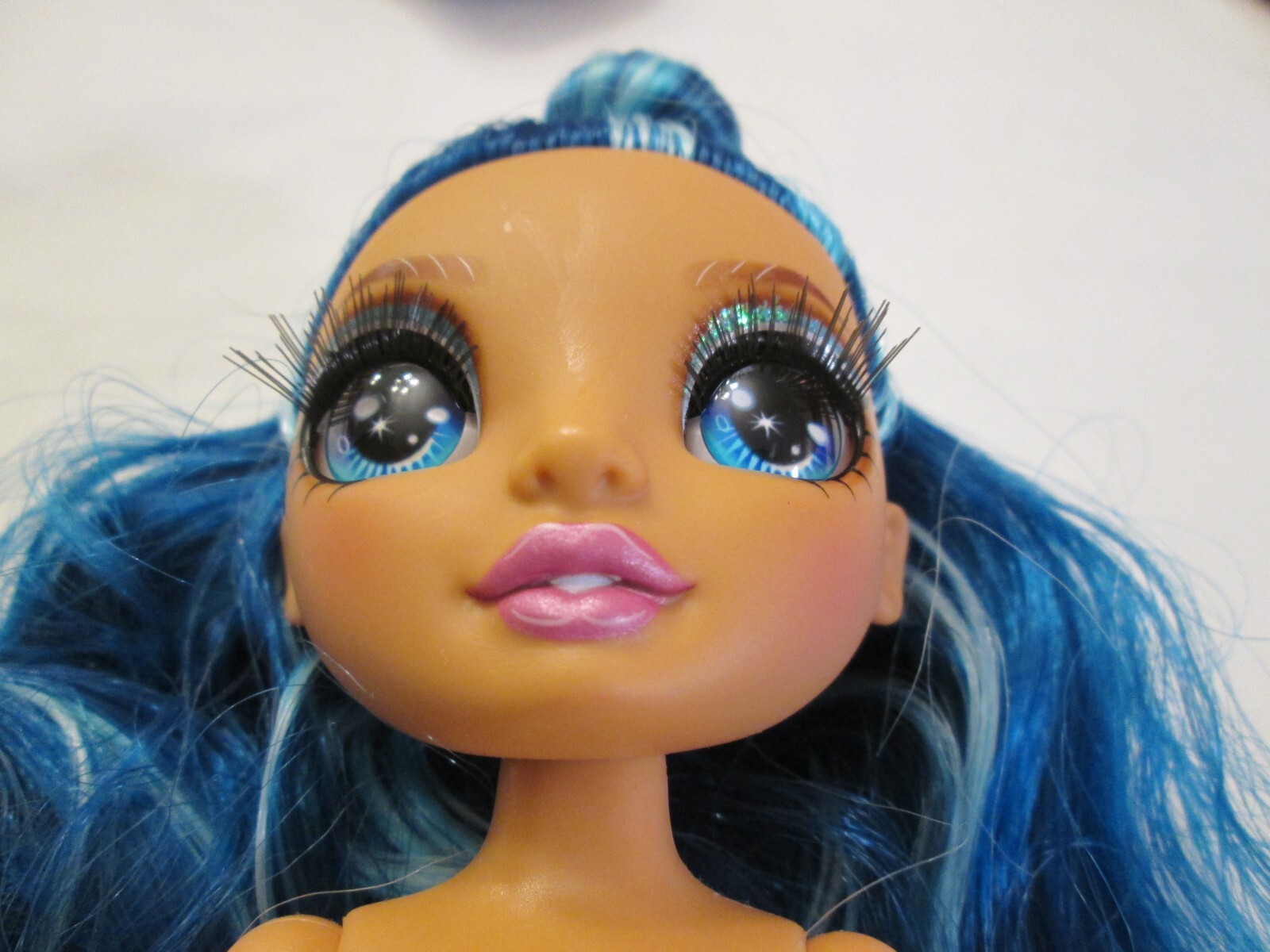 Nude Skyler Bradshaw Rainbow Junior High 9″ Fashion Doll Blue Hair Articulated