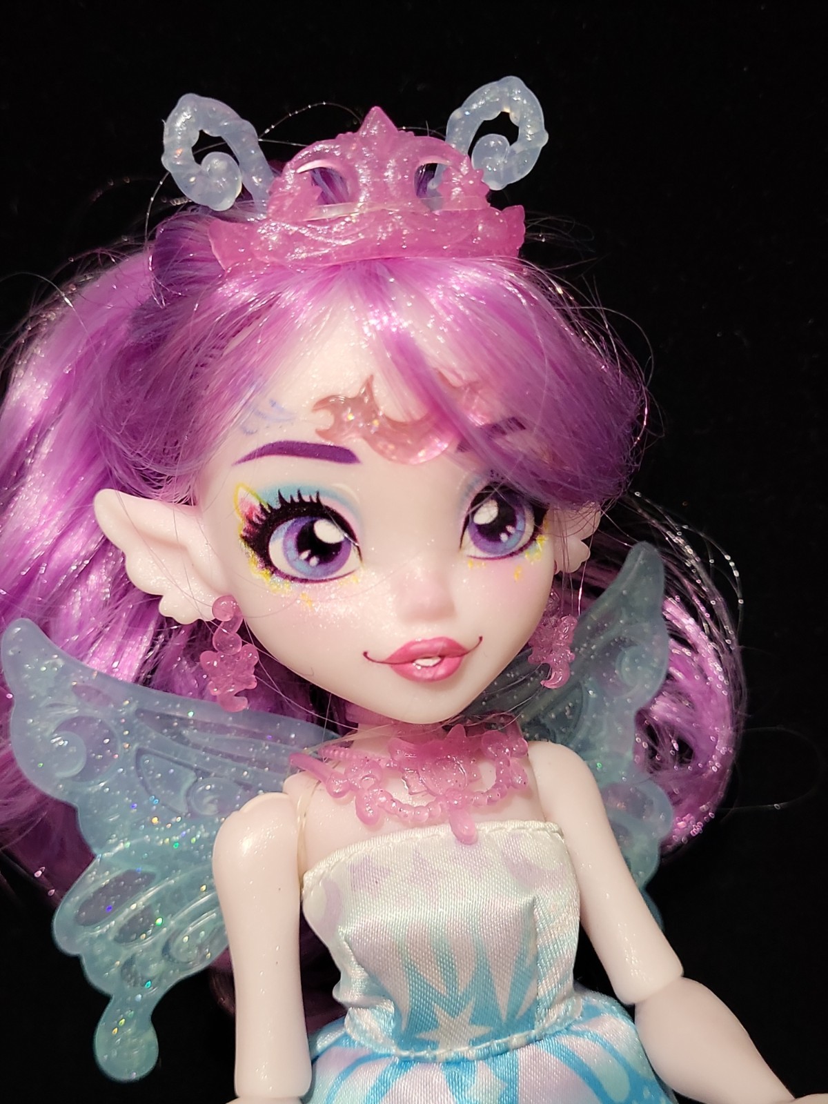 Magic Mixies Pixie Supremes Skylar Fashion Doll With Wings And Outfit