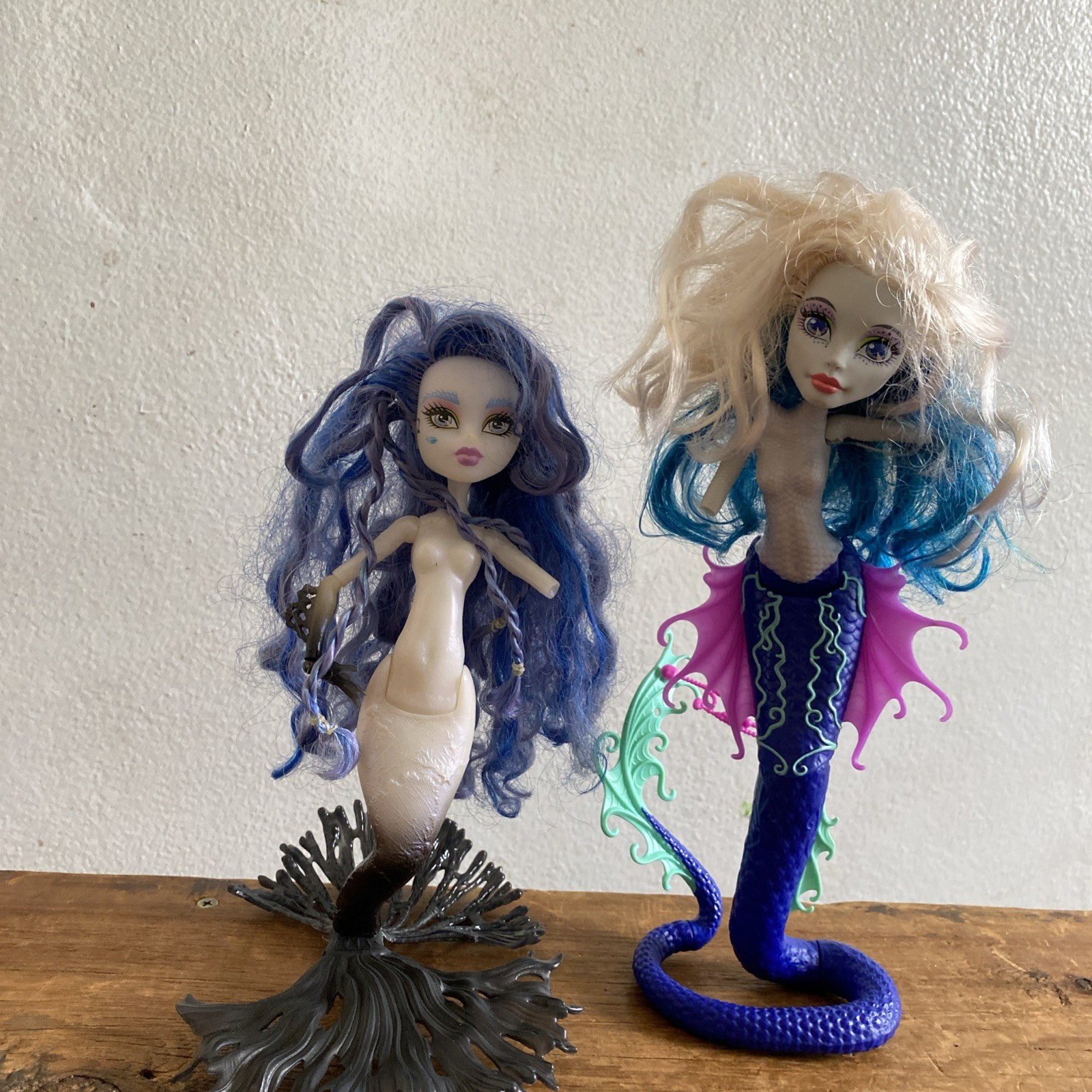 Mattel MONSTER HIGH Peri and Pearl Serpentine Doll Great Scarrier Sirena Von Boo