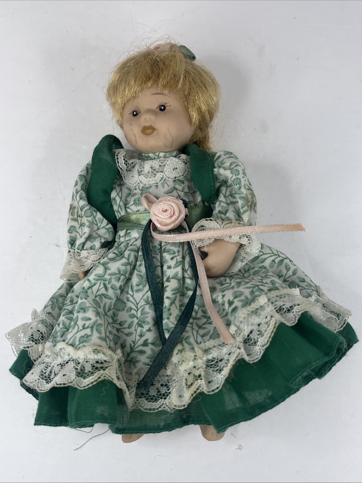 Vtg Artmark Crowne Fine Porcelain Doll Green Flower Dress 1998 Blonde Hair