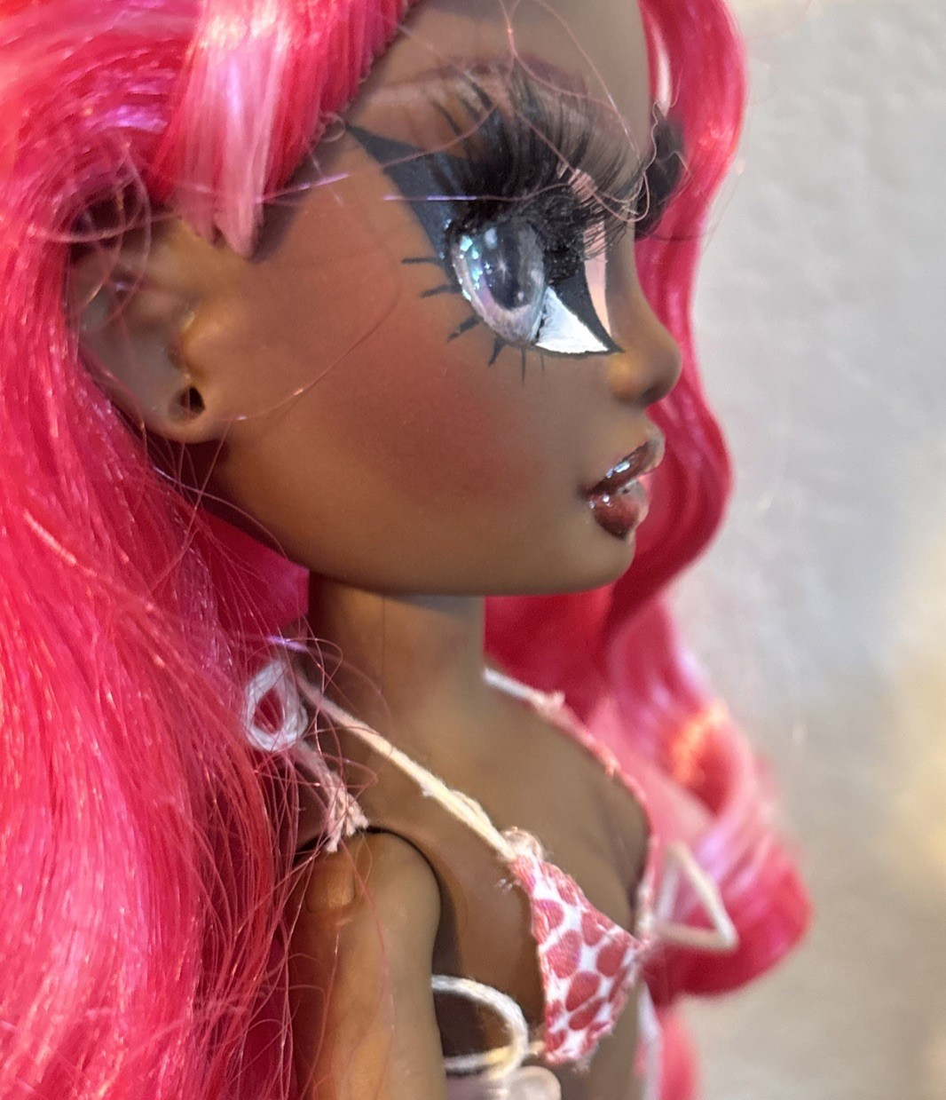 Rainbow High Daria Roselyn Heart Bikini Fashion Doll with stand